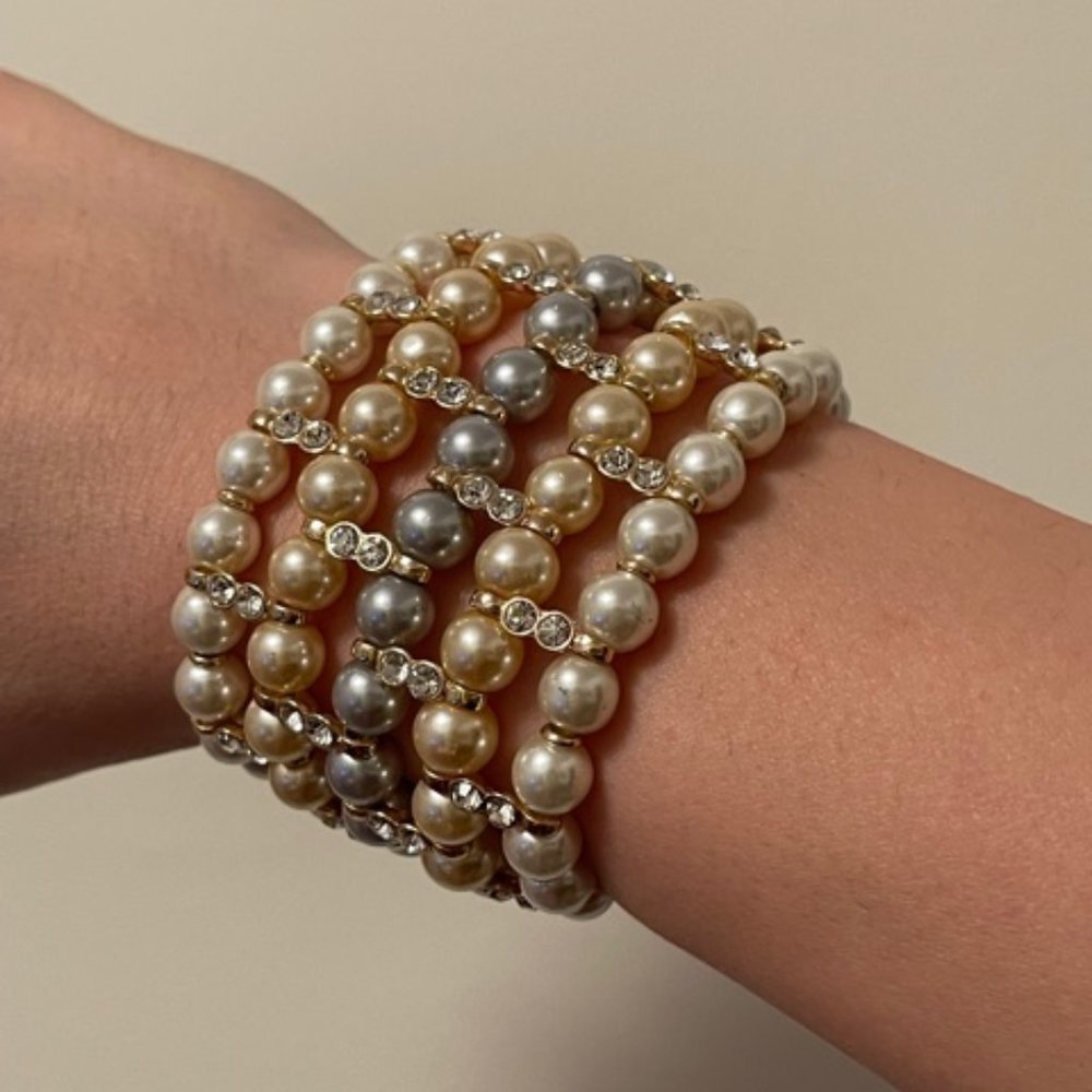 Pearl bracelet with crystals